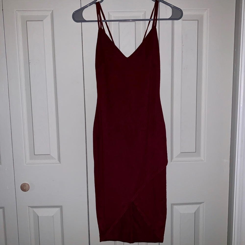 Windsor Strappy Tulip Velvet Midi-Dress Wine